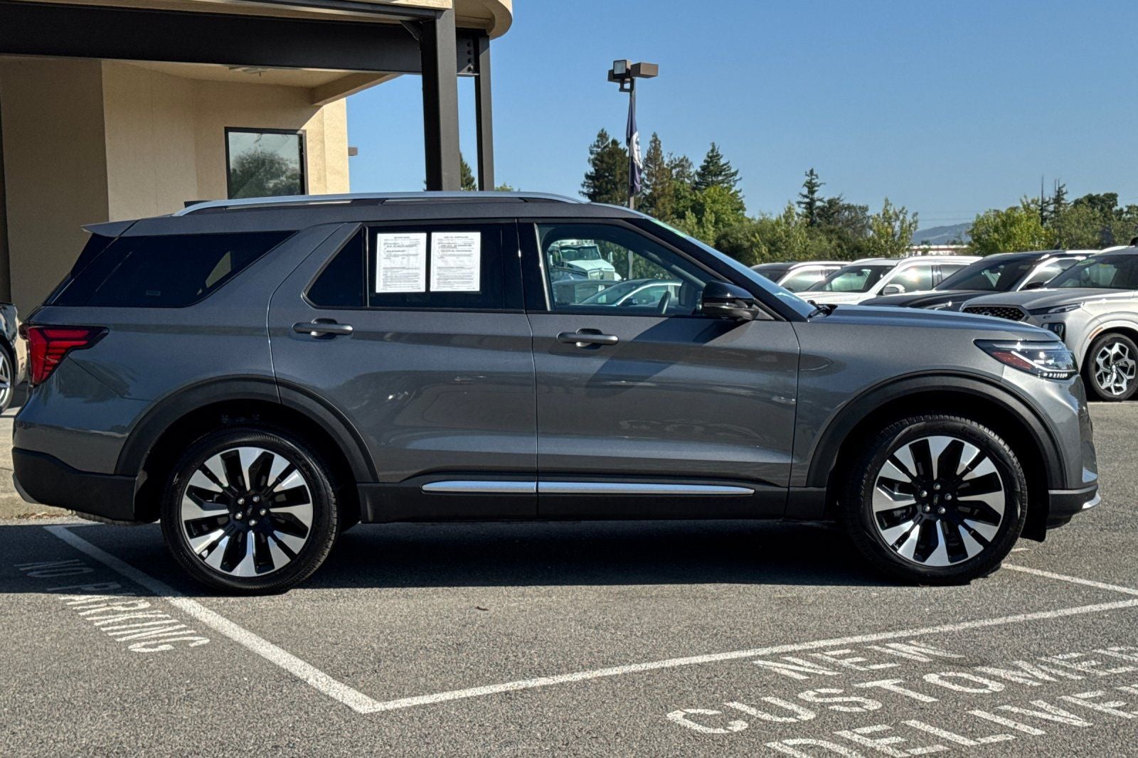 2025 Ford Explorer Platinum