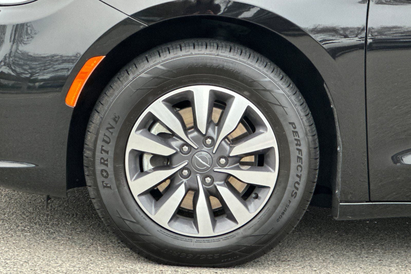 2024 Chrysler Pacifica Hybrid Select