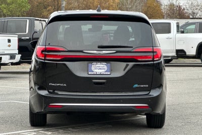 2024 Chrysler Pacifica Hybrid Select