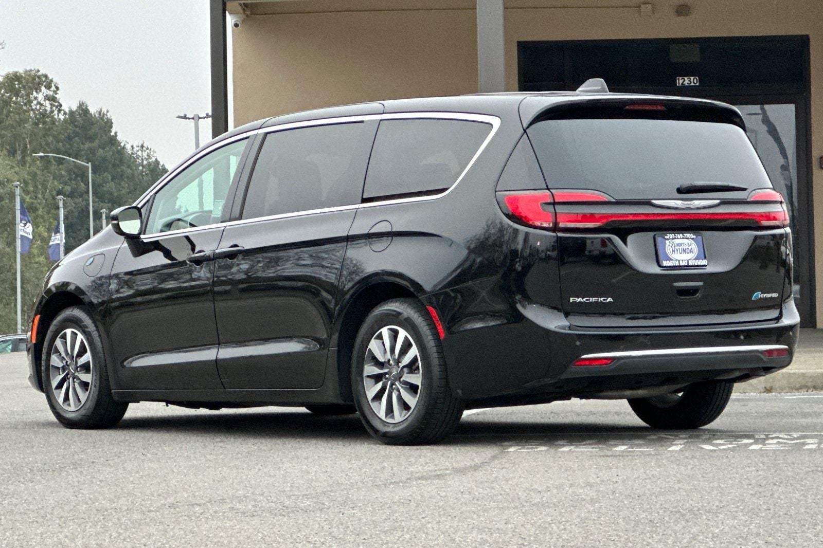 2024 Chrysler Pacifica Hybrid Select