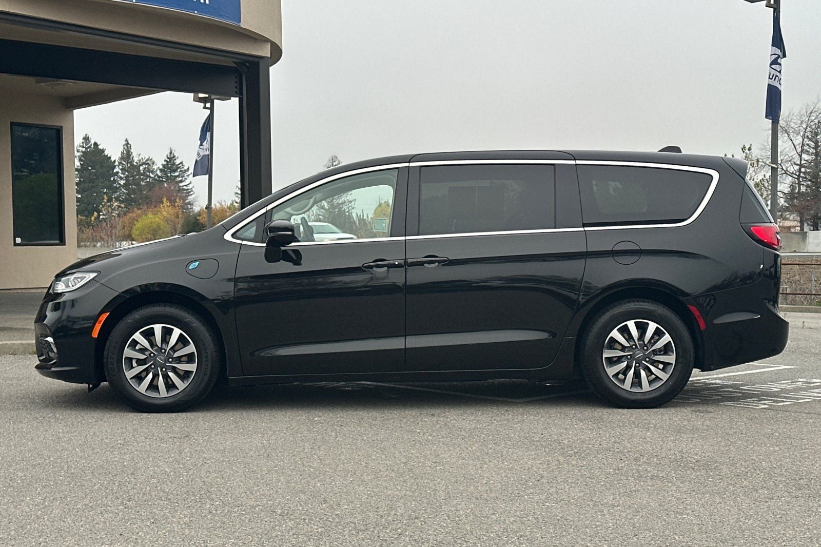 2024 Chrysler Pacifica Hybrid Select