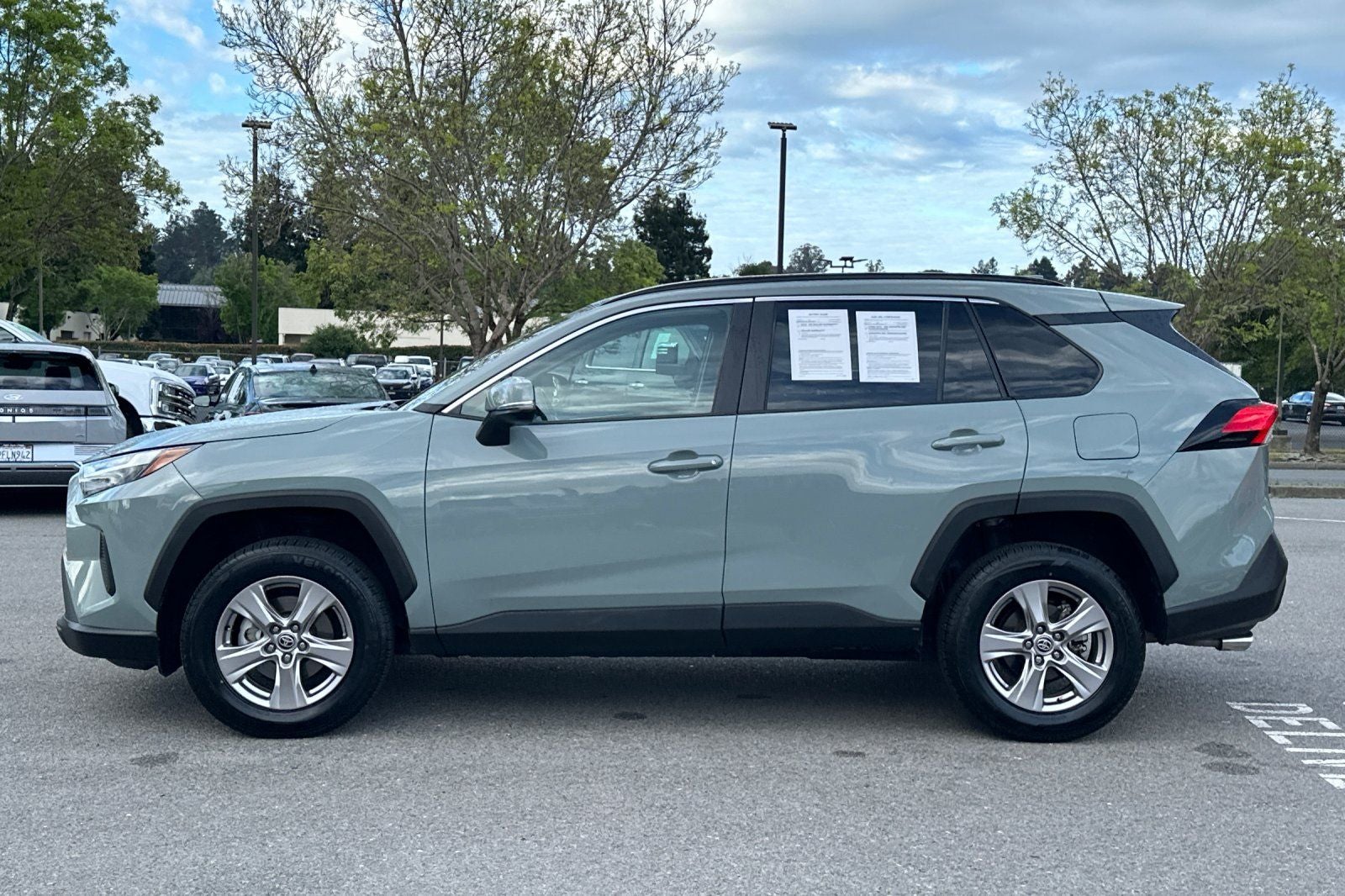 2022 Toyota RAV4 XLE
