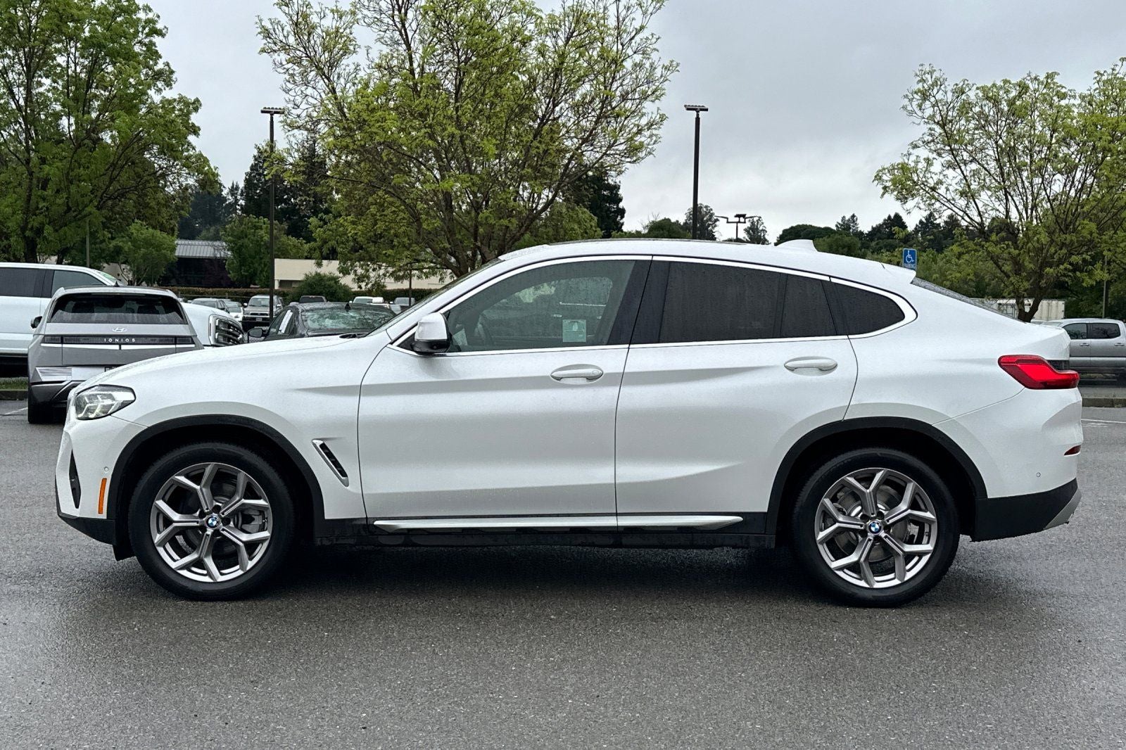 2023 BMW X4 xDrive30i