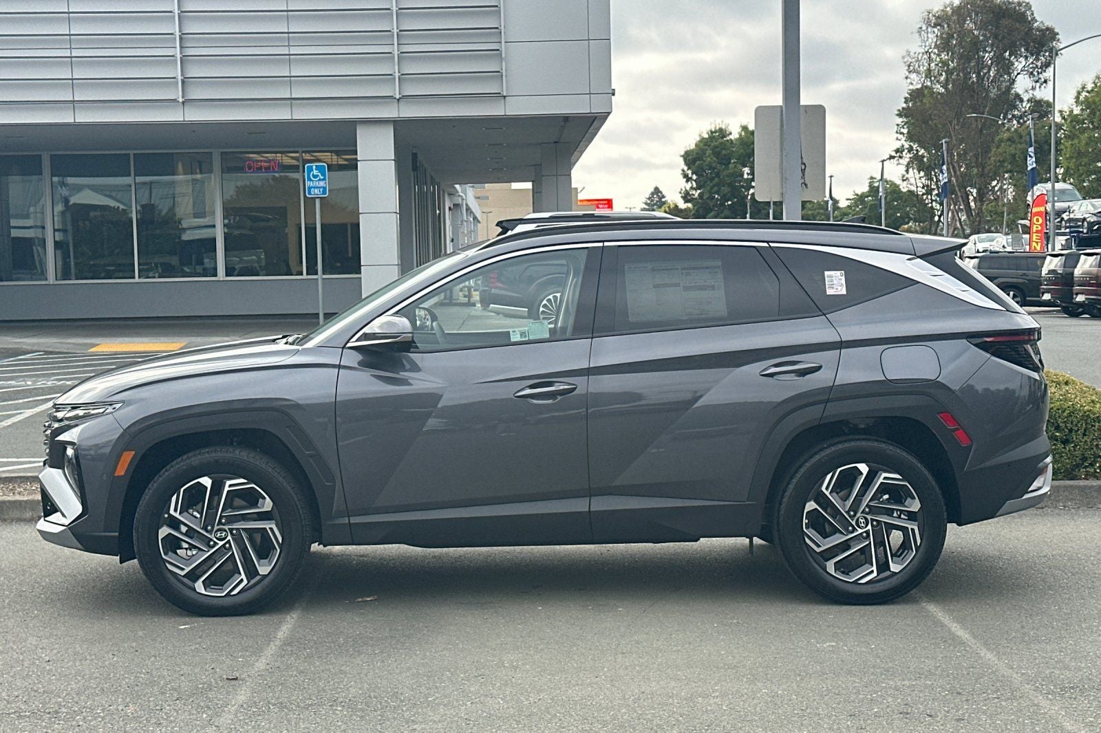 2025 Hyundai TUCSON HYBRID Limited