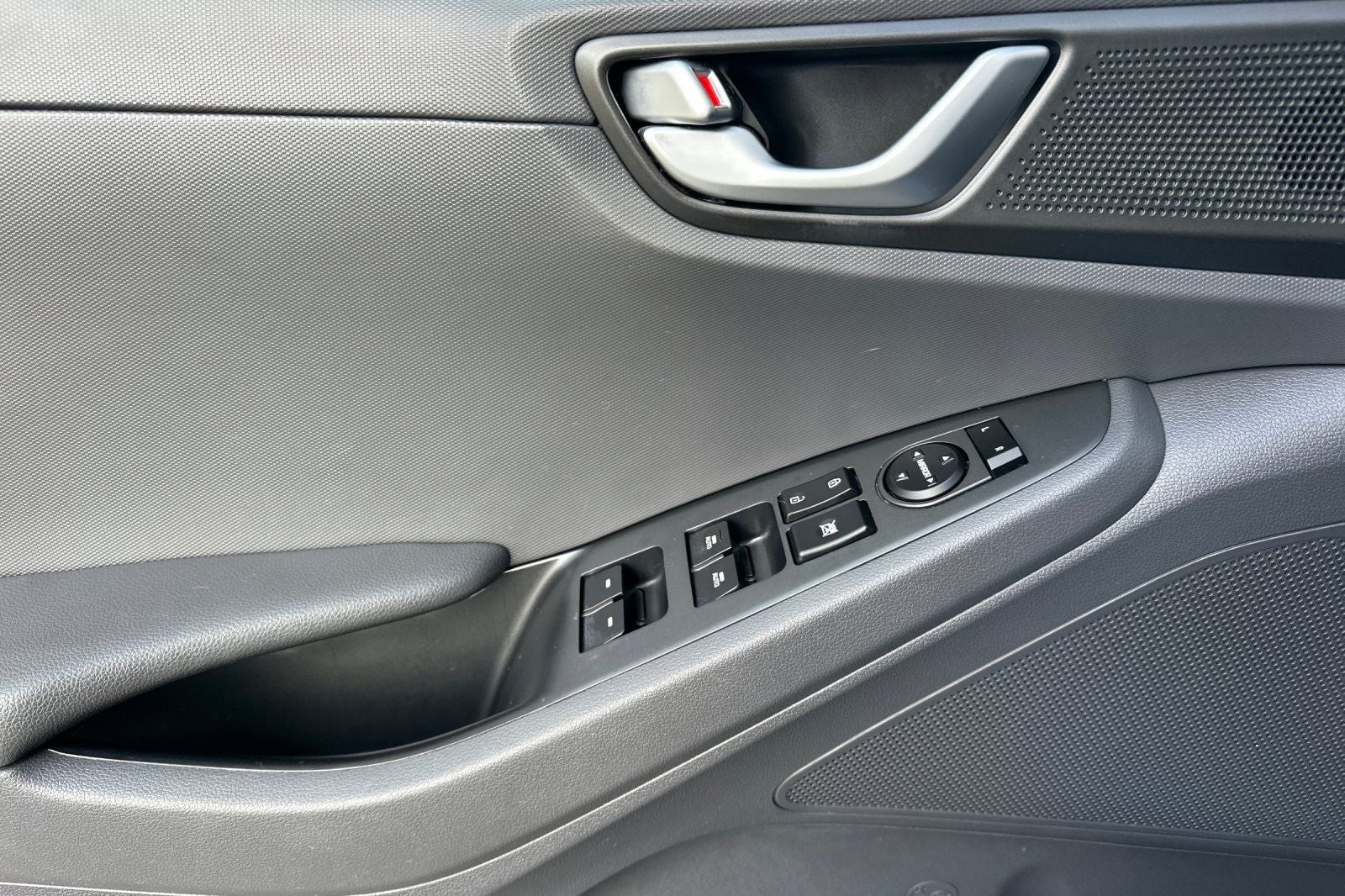 2017 Hyundai IONIQ HYBRID Limited