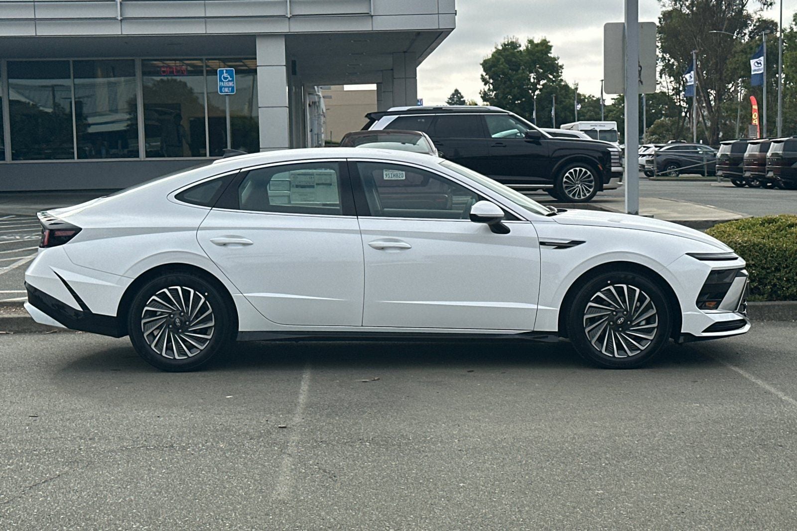 2025 Hyundai SONATA HYBRID SEL