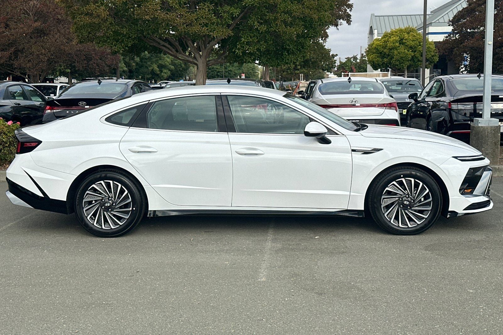 2025 Hyundai SONATA HYBRID SEL