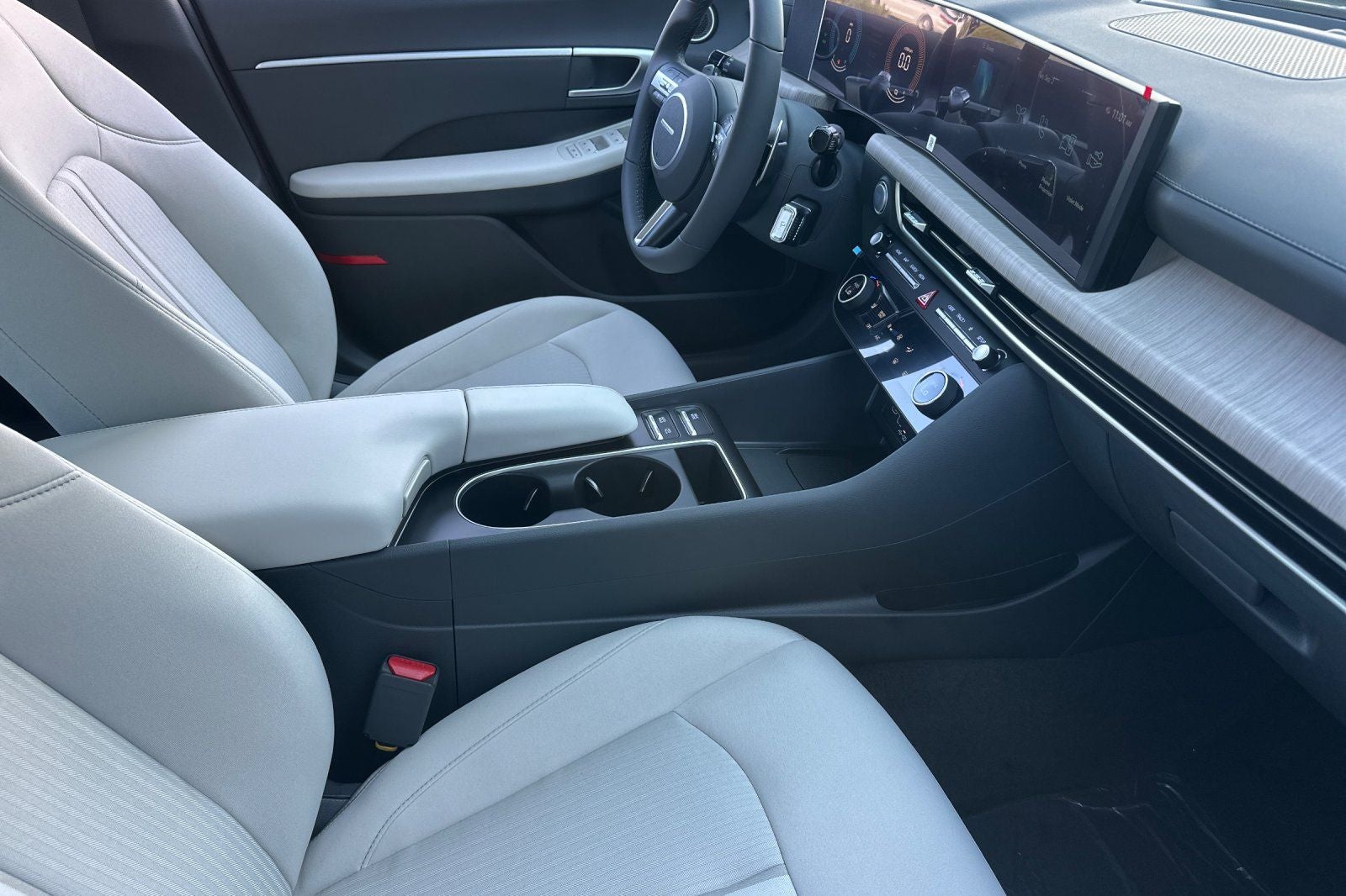 2025 Hyundai SONATA HYBRID SEL