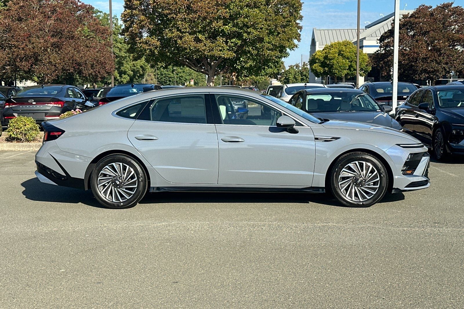 2025 Hyundai SONATA HYBRID SEL