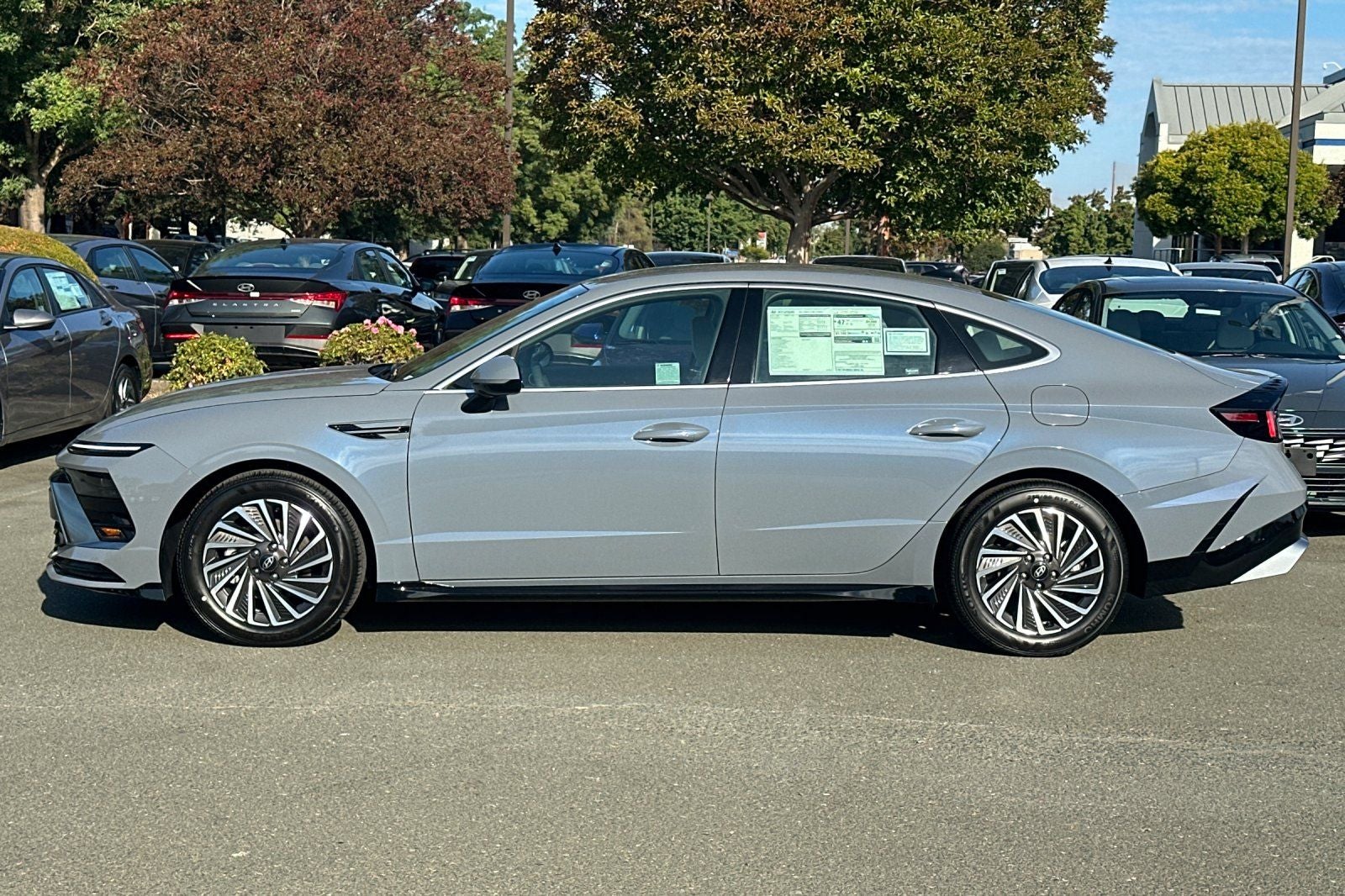 2025 Hyundai SONATA HYBRID SEL