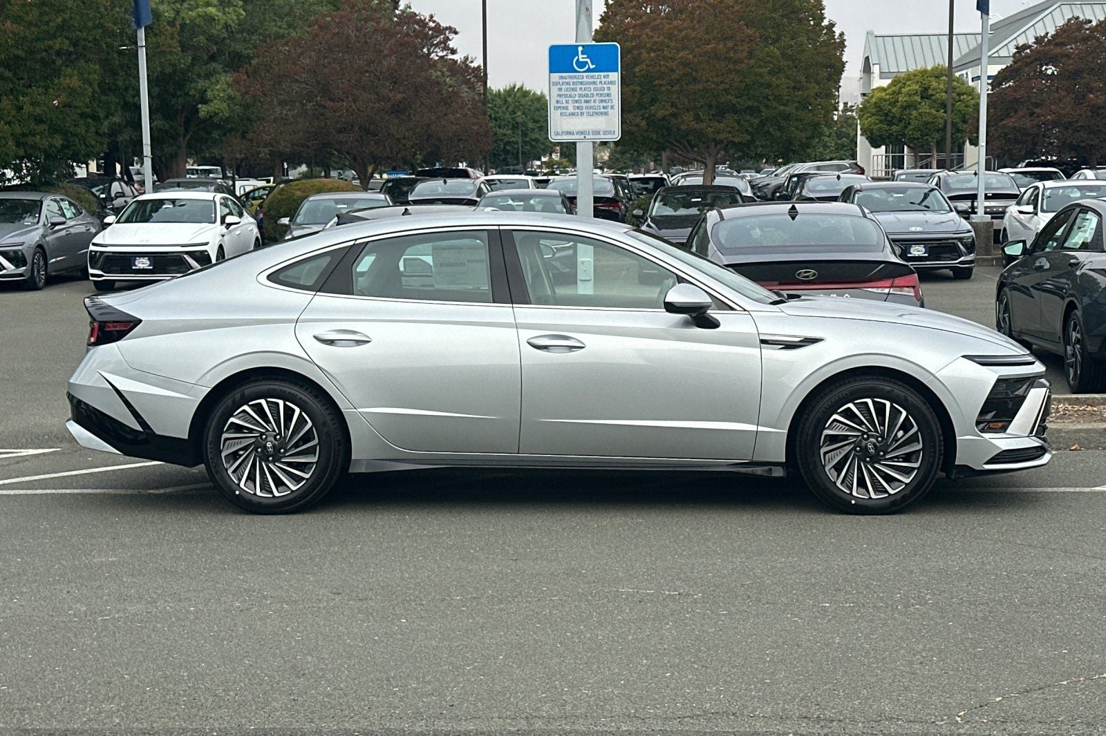 2025 Hyundai SONATA HYBRID SEL