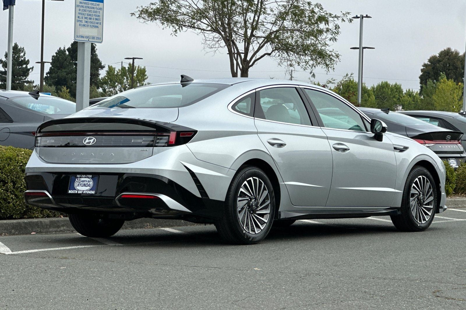 2025 Hyundai SONATA HYBRID SEL