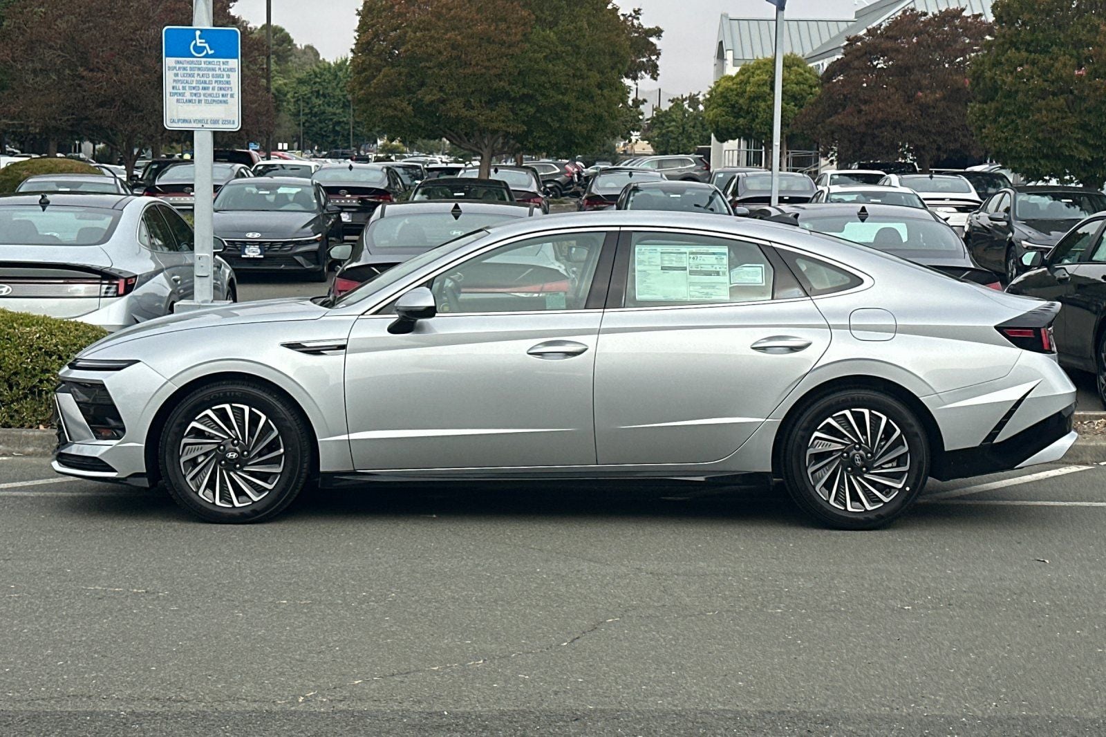 2025 Hyundai SONATA HYBRID SEL