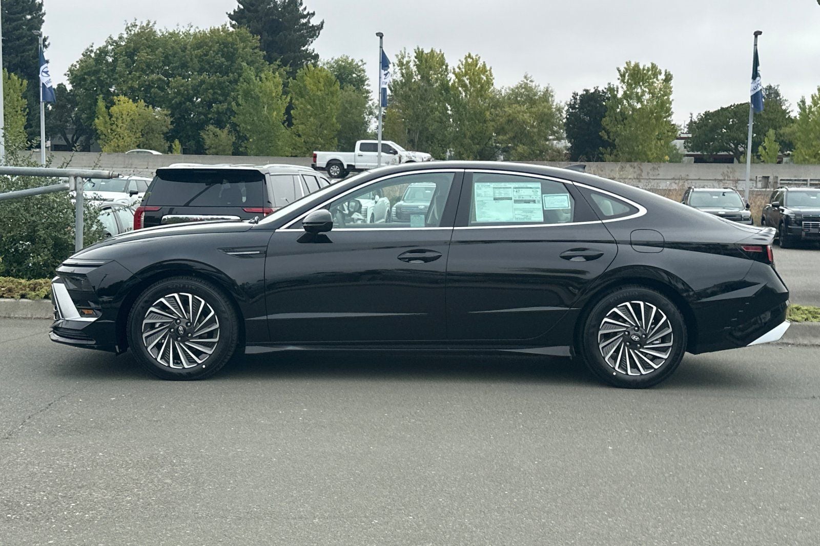 2025 Hyundai SONATA HYBRID SEL